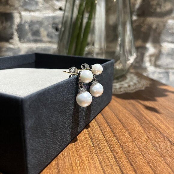 D̲a̲v̲i̲d̲ ̲Y̲u̲r̲m̲a̲n̲ Pearl Earrings - Picture 3 of 5